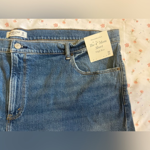 NWT Abercrombie and Fitch- High Rise 4 Inch Mom Short- Size 36/22 - Picture 9 of 12